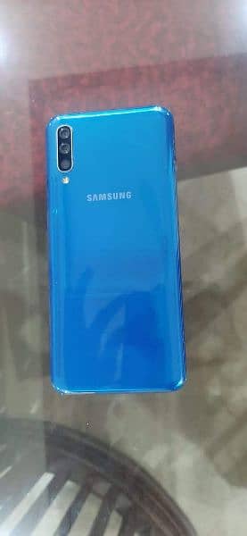 Samsung Galaxy A50- 4 GB RAM 128 GB ROM 10