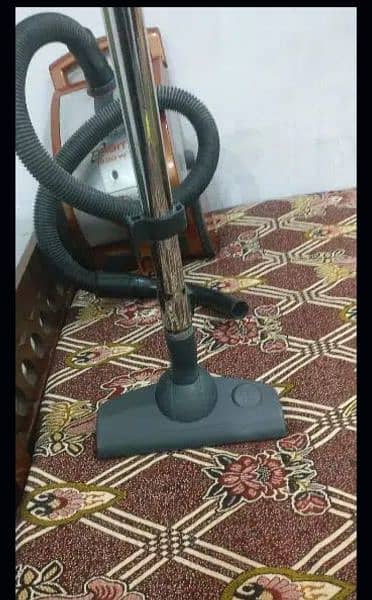 De'Longhi Vacuum Cleaner 1800W (Imported) 0