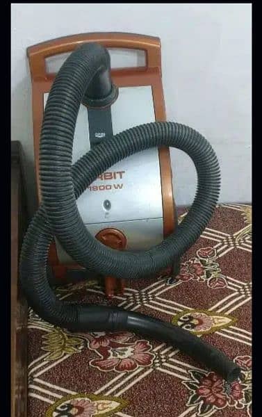 De'Longhi Vacuum Cleaner 1800W (Imported) 1