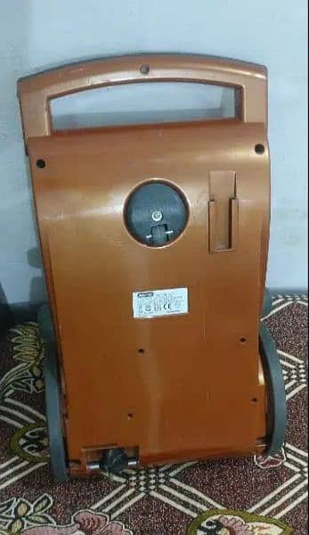 De'Longhi Vacuum Cleaner 1800W (Imported) 3