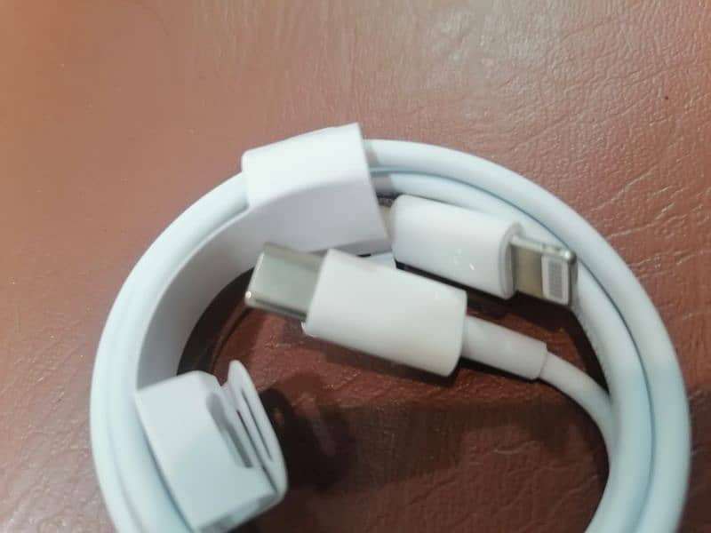 i Phone 3 pin orignal charger with cable 5