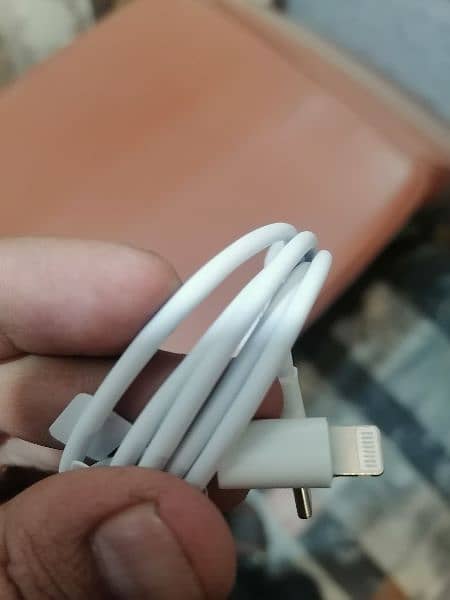 i Phone 3 pin orignal charger with cable 7
