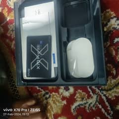 vivo x70 pro 12 +8 256 GB stroge box charger