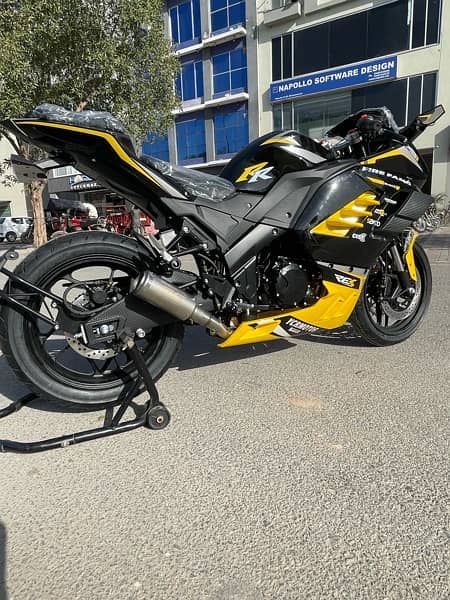 Ducati 400cc dual cylinder sports racing heavy bike replica forcemotor 2