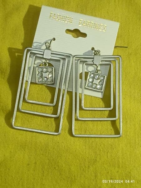 Square shaped silver colour ear rings 2