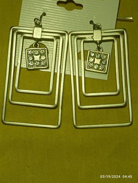 Square shaped silver colour ear rings 3