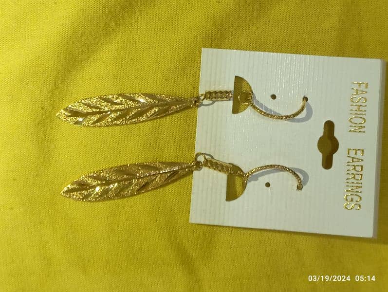 leaf shape golden colour ear rings 7