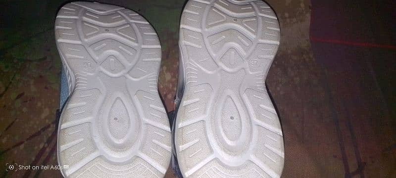 10 year boy showsv 37 size 10 n 10 condition 1 time use 2