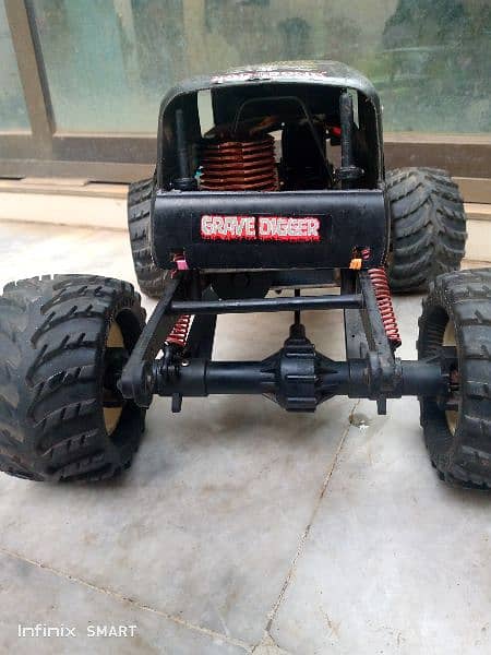 rc nitro mad force truck 4