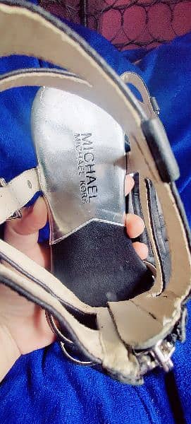 MK Original sandals size 7 4