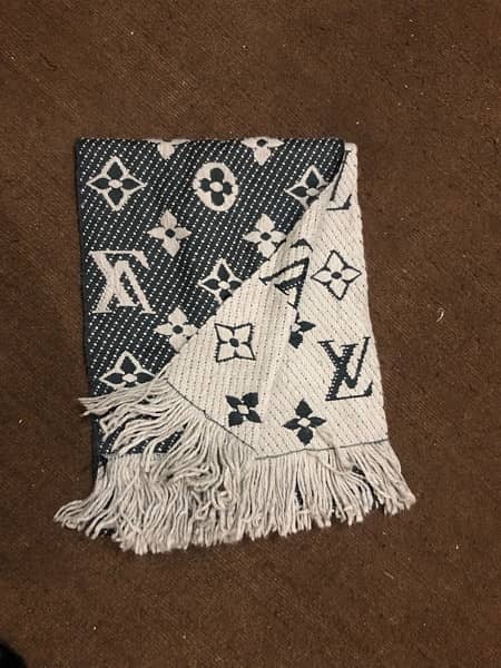 LV muffler scarve 2