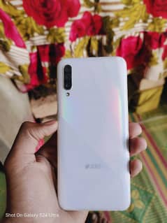 Samsung A30s 4/128gb With box and charger mbile ki corner side se blac