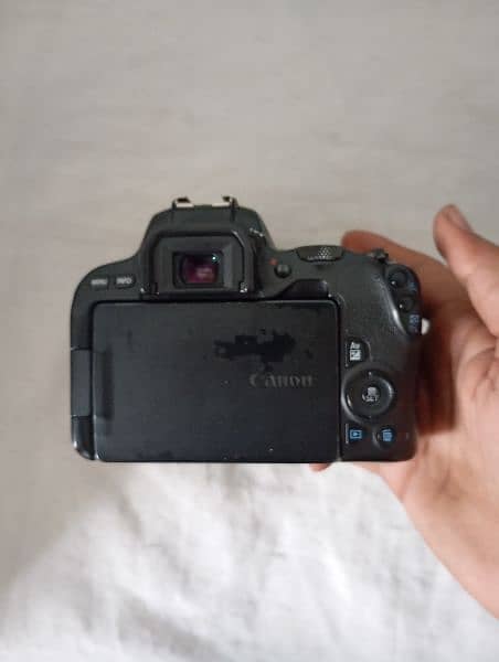 Canon 200d with 18-55mm stm Lens 2