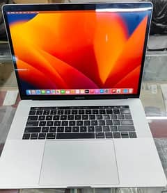mackbook pro 2019 silver 15" i9 (Touch Bar) 4GB Radeon Graphics 0