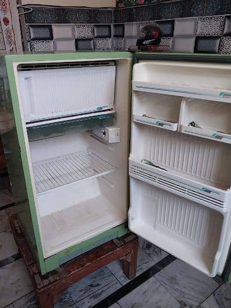 singer fridge  . medium size refrigerator.  fidge for sale 4