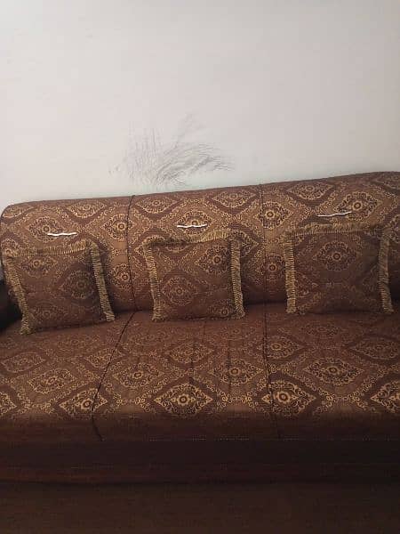 urgent sale 5 seater sofa set with covers 1