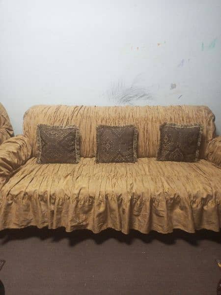 urgent sale 5 seater sofa set with covers 2