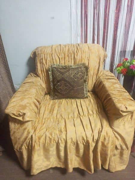 urgent sale 5 seater sofa set with covers 4