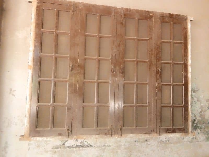 2window used me lakri ka frame. Lohe ka safty jangla. ha 03017512673 5