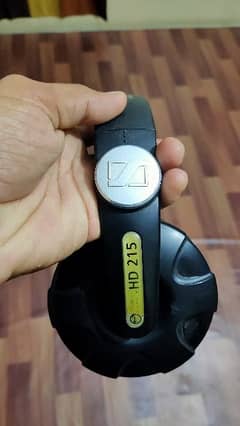 Sennheiser HD 215 Studio Monitoring Headphones 0