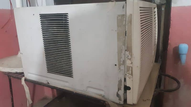Window Ac used and good condition 2