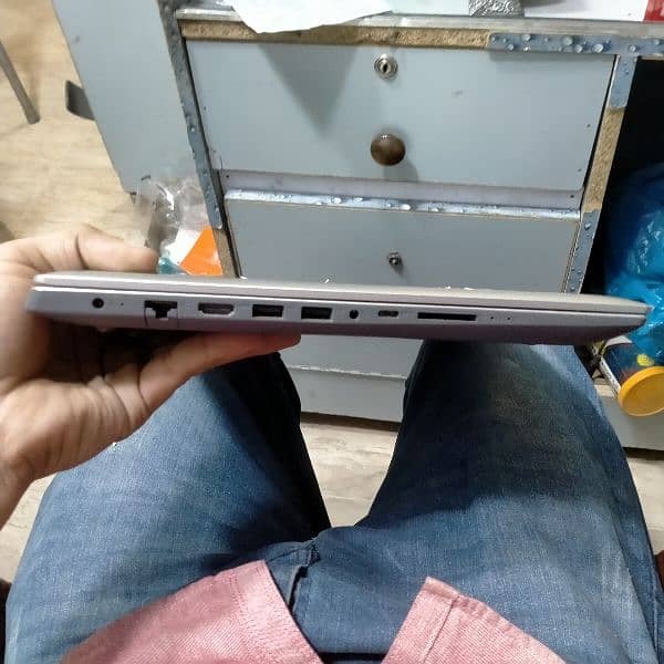Slim Laptop 8GB Ram Lenovo IdeaPad AMD 7th Gen Box Pack Condition 3