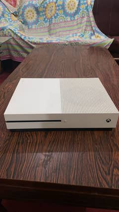 Xbox one S 1 Tb with 2 controllers and 2 games.