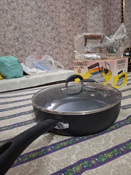 Starfrit Brand new 12 inch King size Frying pan/Pizza pan 1