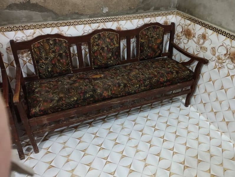 Sofa Set, 5 Seater. Only 1 month used. 1