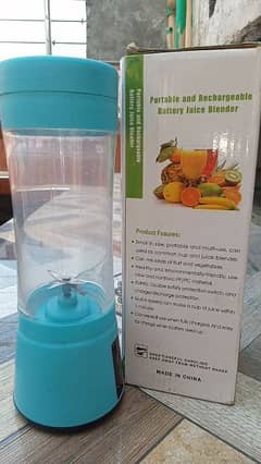 Mini juicer blender machine rechargable.