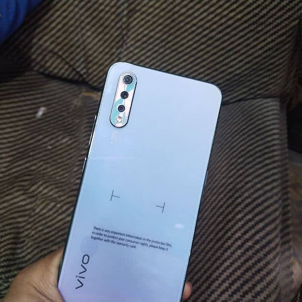 Vivo s1 8GB 256GB with charger box display fingerprint scanner 10%10 0