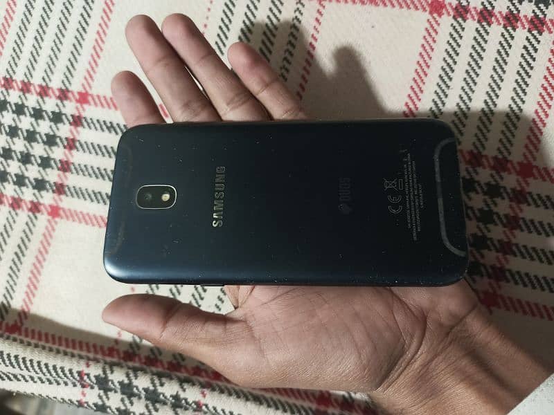 Samsung Galaxy j5 pro 4