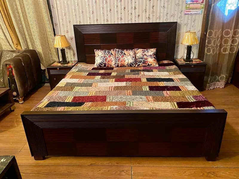 Beautiful bed set elegant and excellent side table dressing 0
