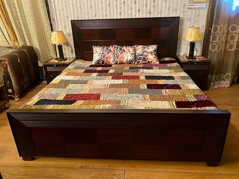 Beautiful bed set elegant and excellent side table dressing 2
