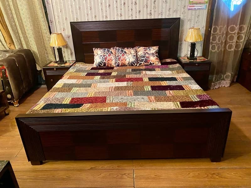 Beautiful bed set elegant and excellent side table dressing 4