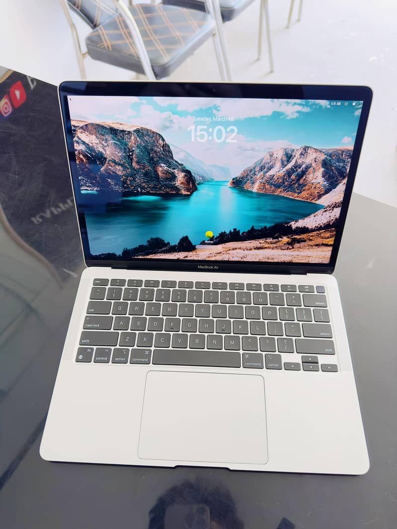 Apple Macbook Air m1 chip 2020  8/128  Silwar Gray 2