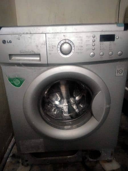 washing Machine frond load like new with accessories 1
