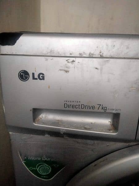 washing Machine frond load like new with accessories 3