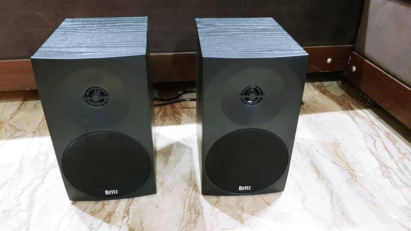 Britz / Edifier 2 Channel Bluetooth Speakers 4