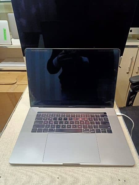 Apple MacBook Pro retina 2018//2019//2020 //2021all available 0