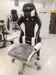 Gaming Chair/Gaming Chair with footrest