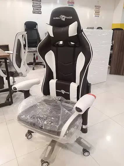 Gaming Chair with footrest 1