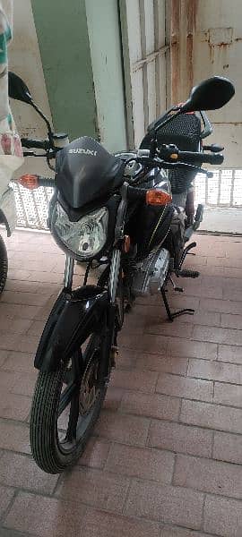 Suzuki gxs 125 2023/2024 only 2100 km used first owner 8