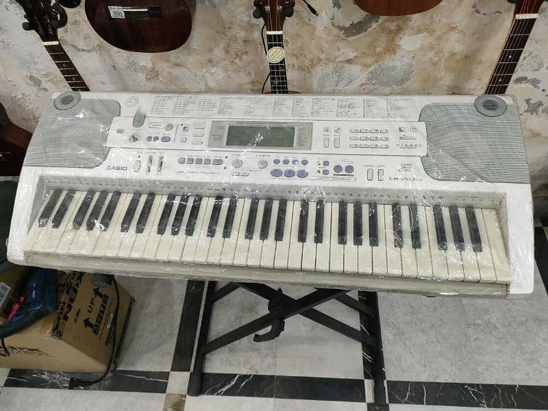 used piano keyboard 0