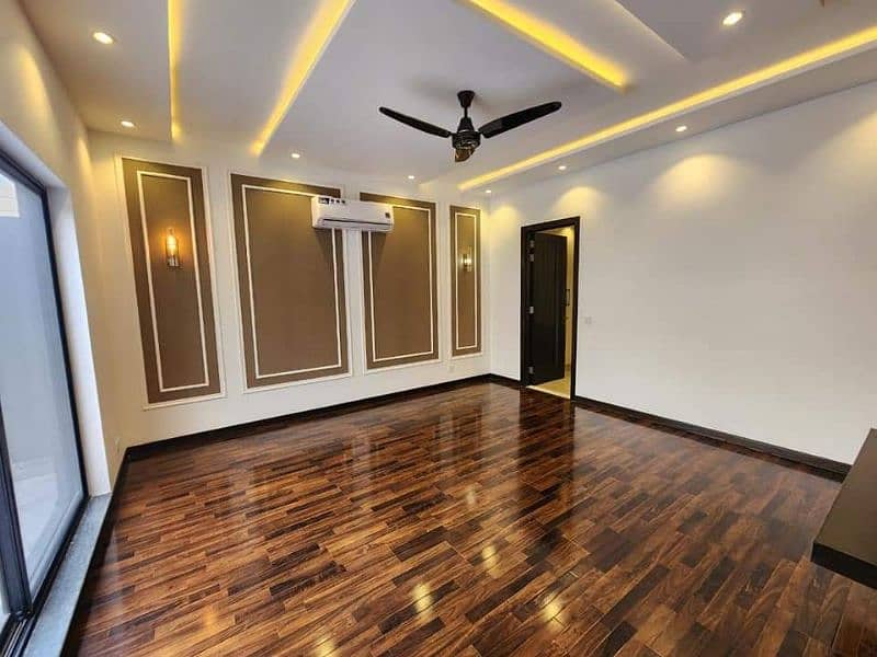 Glossy Wooden Floors, Wallpapers , Window Blinds, Fluted panels. 1