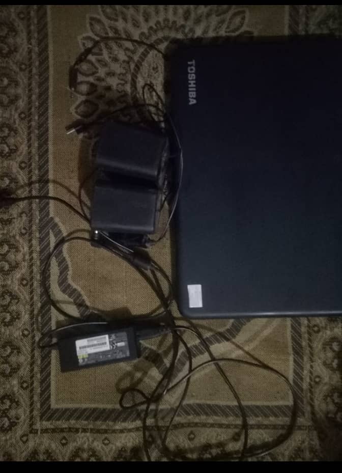 Toshiba laptop with charger condition 10/9 ha 0