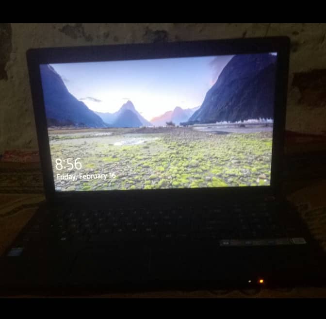 Toshiba laptop with charger condition 10/9 ha 2