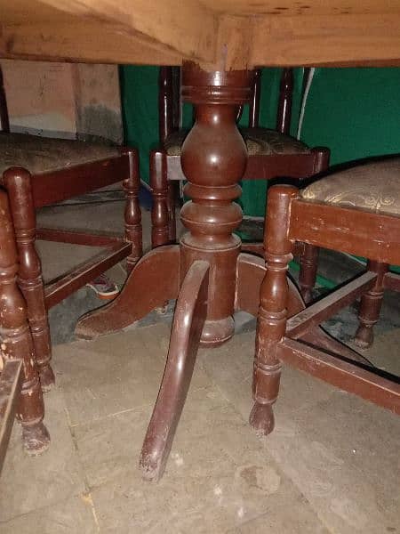 Round Dining Table with 4 chairs 3