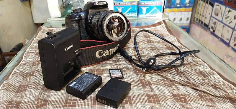 DSLR camera Canon 1