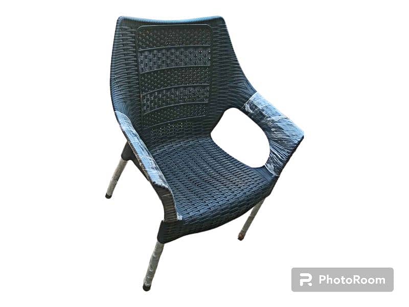 Relaxo plastic chair 16